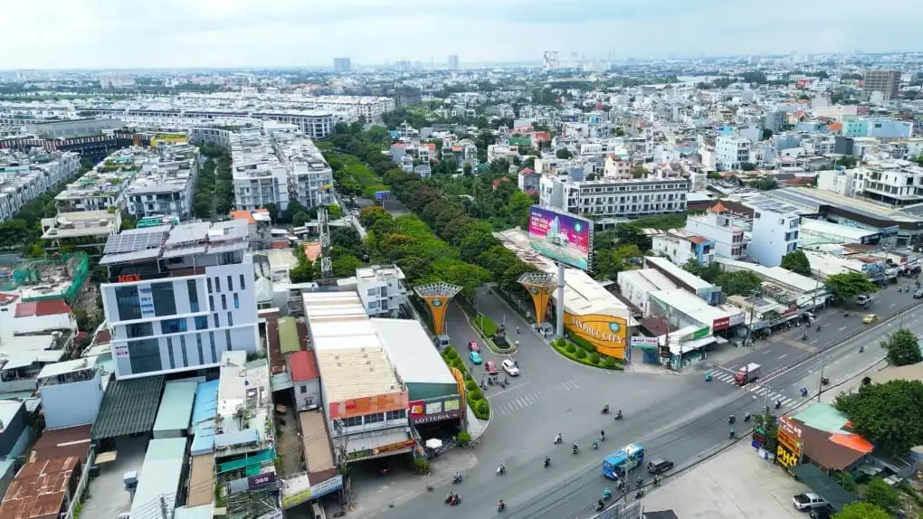 Giá Nhà Quốc Lộ 13 Tăng Mạnh: Đón Sóng Hạ Tầng & Sáp Nhập Địa Giới